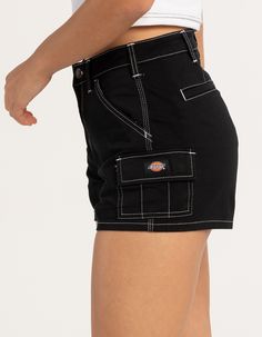 Cute Cargo Shorts, Dickie Shorts Outfit Women, Dickies Shorts Outfits Women, Black Cargo Shorts, Cargo Shorts Outfits Women, Athletic Summer Outfits, Aesthetic Y2k Outfits, Streetwear Summer Outfits, Alt Summer Outfits