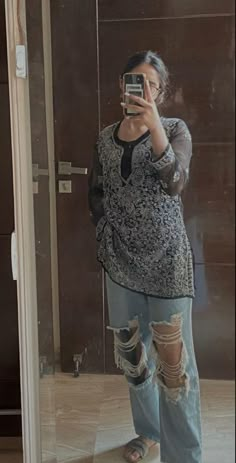 Kurta With Flared Jeans, Bollywood College Outfit, Girls In Kurti Aesthetic, Ethnic Casual Outfits, Desi Kurta Aesthetic, Ethnic Day Outfits College, Aesthetic Kurti Outfits