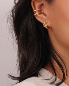 Gold / Silver Stacking Chunky Huggie Hoop Earrings ◇ Hoop measures approx.: 11mm (handmade earrings vary slightly)◇These earrings will arrive in an eco-friendly jewelry paper box, making it a nice gift to give a friend or keep for yourself.◆ View more EARRINGShttps://www.etsy.com/shop/eplusfjewelry?section_id=13190709◆ View ALL ITEMShttps://www.etsy.com/shop/EFHANDMADEJEWELRY.....................................................................shop policies: https://www.etsy.com/your/shops/EFHAND Piercing Stacking, Styling Earrings, Earrings Small Hoops, Ear Styling, Pave Ear Cuff, Hoop Earrings Chunky, Chunky Gold Hoop Earrings, Thick Hoop Earrings, Pierced Ear