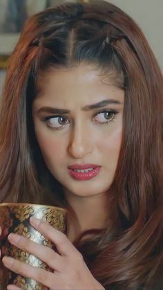 Sajal Ali Hairstyles, Jora Hairstyle, Long Hair Bridal Styles, Small Face Hairstyles, Eid Hairstyles, Eid Aesthetic, Aiza Awan, Long Hair Bridal, Rooftop Photoshoot