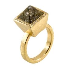 @Todd Reed 18K gold ring set with a raw diamond octahedron central stone and white brilliant cut diamonds Todd Reed Jewelry, Todd Reed, Graff Diamonds, Engagement Rings Sale, Rough Diamond Ring, Metalwork Jewelry, Diamond Jewel, Gold Ring Sets, Yellow Gold Engagement Rings