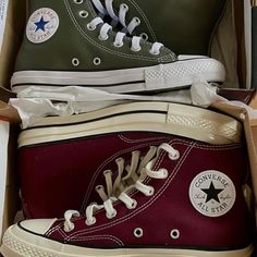 Converse Shoes Aesthetic, Dark Red Converse, Red Converse Shoes, Cute Converse Shoes, Look 80s, Cute Converse, Shoes Aesthetic, Dr Shoes