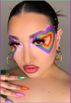 Pride Face Painting, Pride Make Up Looks, Rainbow Butterfly Makeup, Pride Looks Makeup, Pride Face Paint Ideas, Pride Face Paint, Bisexual Makeup, Pride Makeup Looks, Rainbow Makeup Looks