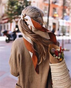 Bandana Bayi, Scarf Ponytail, Simple Hairstyles, How To Wear A Scarf, Trendy Swimwear, Yoga Photography, Hair Scarf, Instagram Outfits, How To Wear Scarves