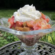 Rhubarb Desserts Recipes, Strawberry Rhubarb Muffins, Strawberry Rhubarb Recipes, Strawberry Rhubarb Sauce, Strawberry Rhubarb Cobbler, Easy Summer Recipes, Flaky Pie Crust Recipe, Rhubarb Strawberry, Roasted Rhubarb