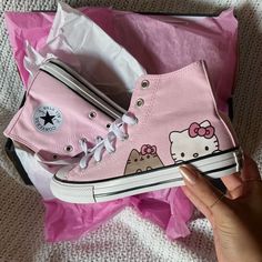 New In The Box Never Worn Perfect Condition Baby Pink Color Price Firm! No Offers Or Trades Accepted. Hello Kitty Converse, Hello Kitty Outfit, Images Hello Kitty, Cute Converse, Hello Kitty Shoes, Baby Pink Color, Hello Kitty Rooms, Kitty Clothes, Hello Kitty Clothes