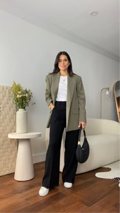 Corporate Attire Women, Fall Business Casual Outfits, Classy Business Outfits, Business Casual Fall, Business Professional Outfits, Look Office, Look Jean, Blazer Outfits For Women, Corporate Attire