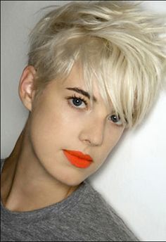 Agnes Deyn, Agyness Deyn, Short Hair Inspiration, Chic Short Hair, Orange Lips, Cool Short Hairstyles, Short Hair Cut, Short Hair Ideas, Pixie Styles