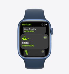 an apple watch with the workout app displayed on it's screen, showing how to use