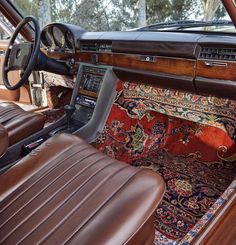 the interior of an old fashioned car with leather seats and carpeted flooring is shown