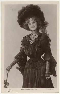 1895 ladies style {More inspiration for my future roll} Edwardian Photos, 1900s Fashion, Victorian Costume, Edwardian Dress, 20th Century Fashion, History Fashion