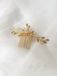 Add a perfect finishing touch to your bridal look with this elegant headband. ... i n f o  +  d e t a i l s ... Made of gold plated metal AAA quality CZ crystals approx 3inch long x 2 inch high .... p l e a s e . n o t e ... As our items are handmade, there may be slight variances in sizing and fabrication between items and example images shown. Please note, there may also be slight color variances from images shown due to screen settings, photography, and material variances. Due to hygienic rea Hair Inspp, Vintage Bride Hair, Vintage Bride Hairstyles, Vintage Bridal Headpiece, Bride Hair Comb, Gold Headpiece Wedding, Bridal Headpiece Vintage, Gold Hair Piece, Elegant Headband