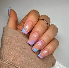 Gender Reveal Inspired Nails, Classy Gender Reveal Nails, Nails For Pregnant Women, Gender Reveal Nails French Tip, Gender Reveal Manicure, Gender Reveal Nails Ideas Short, Gender Reveal Ideas Nails, Blue Gender Reveal Nails