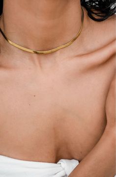 Gold Chain Designs For Women, Chain Necklace Outfit, Necklace Gift Packaging, Necklace Outfit, Gold Chain Design, Snake Necklace, Gold Choker Necklace, Gold Chain Jewelry, Jewelry Inspo