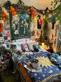 Clutter Core Aesthetic Bedroom, 90s Whimsigoth Bedroom, Hippie Grunge Room, Alt Room Decor, Home Decor Aesthetic