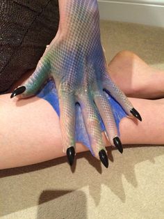 Creepy Mermaid, Makeup Halloween Ideas, Evil Mermaid, Mermaid Halloween Costume, Webbed Hands, Ideas For Makeup