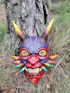 Mascara estilo japonés hannya inspirada en la máscara de majoras del videojuego Zelda. Impresa en 3D pla, resinadas, y pintada para darle un efecto viejo. Hecha a medida, se podría usar perfectamente en cosplay pero está pensada más para decorar ya que no se podría ver con ella puesta. Envío bien protegida. Paper Mache Mask, Monster Mask, Mask Art, Majoras Mask, Masks Art, Armor Concept, Monster Art, Anime Kawaii, Paper Mache