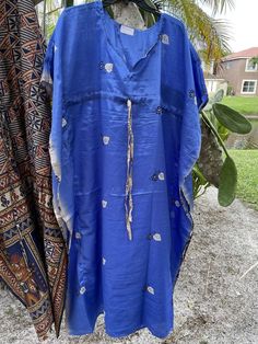 #mogulinterior #bohemianclothing #bluecaftan #silkcaftan #saricaftan #kaftan Fashion Recycle, Staying Grounded, Silk Caftan, Resort Dresses