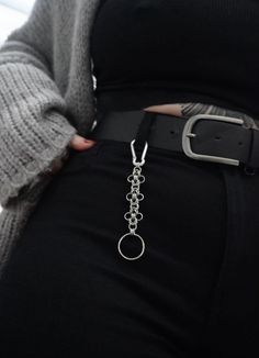 A hand made daisy chainmail chain with a functioning keyring at the bottom and a carabiner clip for clipping to bags, belt loop, keys or wallets etc.  The carabiner clip is 4cm long, the entire keyring from clip to keyring is 5 inches.  All materials used are stainless steel to improve the longevity and function of the keyring.  All items are made to order so if you have any questions please feel free to ask! Key Carabiner, Keychain Aesthetic, Bf Love, Carabiner Keychain, Carabiner Clip, Metal Keychain, Snap Clips, Chain Mail, Daisy Chain