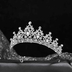 Silver Birthday Crown, Crowns For Wedding, Halloween Homecoming, Quince Crowns, Silver Princess Crown, Quince Crown, Silver Crowns, Quinceanera Tiaras, Quinceanera Crown