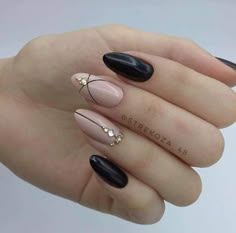 Uploaded by Mafer Pejua. Find images and videos about nails on We Heart It - the app to get lost in what you love. White Nail, Beige And Black, Elegant Nails, Minimalist Nails, Classy Nails, Pretty Acrylic Nails, Chic Nails, Short Acrylic Nails, Mani Pedi