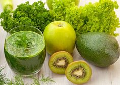 Детокс: 10 зеленых смузи для очищения организма - KitchenMag.ru Green Fruits And Vegetables, Control Cravings, Green Drinks, Healthy Oatmeal, Green Fruit, Green Vegetables, Proper Nutrition, Detox Diet, Green Smoothie