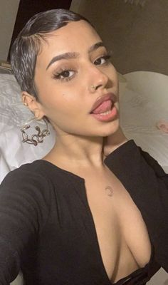 Pixie Cut Straight, Finger Waves Short Hair, Pixie Wigs, Natural Color Hair, Meagan Good, Natural Hair Short Cuts, Hair Silky, Short Hair Pixie Cuts, Short Sassy Hair