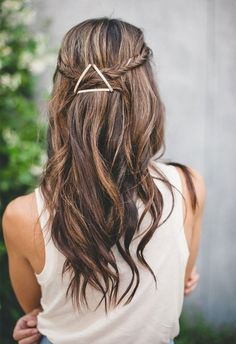 easy quick cute hairstyles to keep hair up Balayage Caramel, Very Easy Hairstyles, Triangle Hair, Side Braid Hairstyles, Easy Everyday Hairstyles, Bobby Pin Hairstyles, Daily Hairstyles, Athletic Hairstyles, Everyday Hairstyles