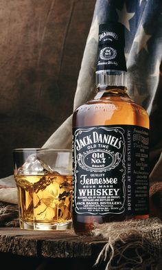 Baileys Ice Cream, Whisky Chivas, Crown Royal Drinks, Whisky Jack, Jack And Coke, Jack Daniels Distillery, Home Brewing Beer, Ice Cream Cup, Cigars And Whiskey