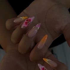 Alketa Musta on Instagram Almond Nails Cool Designs, Sparkly Nails With Design, Encapsulated Almond Nails, Tropical Almond Nails, Almond Nails 2024, Nail Ideas Flowers, Nail Ideas Oval, Almondetto Nails, Cute Almond Shaped Nails