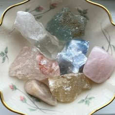 Crystals Astethic, Pretty Crystals Aesthetic, Crystals And Gemstones Aesthetic, Pretty Rocks Aesthetic, White Crystals Aesthetic, Cuarzos Aesthetic, Aesthetic Crystal Pictures, Cristales Aesthetic, Cute Crystals