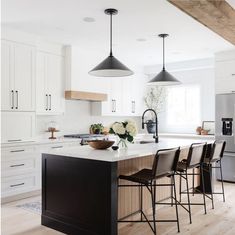 Modern Farmhouse Kitchen, Kitchen Farmhouse, Wood Kitchen, White Cabinets, Home Decor Kitchen, White Kitchen