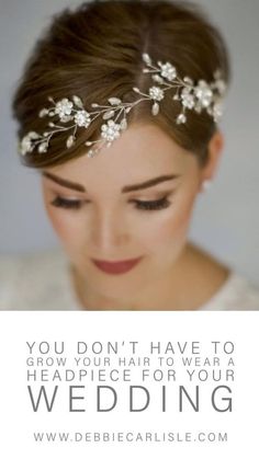 Richtig schöne Brautfrisuren für kurze und schulterlange Haare sowie zauberhafter Haarschmuckder eure Hochzeitsfrisur besonders macht Bride Pixie Hair, Bride Pixie Hair Wedding Day, Pixie Hair Wedding, Wedding Headpiece Short Hair, Short Hair Wedding Styles Pixie, Pixie Hair Accessories