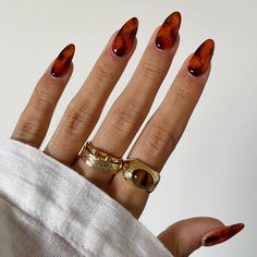 animal print nails, wild glamur nails, mob wife nails, mob wife nail ideas Fall Ambra Nails, Tortoise Shell Nails Almond, Amber Colored Nails, Tort Shell Nails, Tortus Shell Nails, Red Tortoise Shell Nails, Jelly Brown Nails, Fall Jelly Nails, Brown Jelly Nails