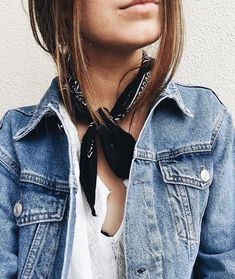 6 Fun & Unique Ways To Wear A Bandana - TheFab20s 80s Fashion Trends, Mode Shoes, Bohol, Looks Black, Mode Inspo, Looks Style, Mode Inspiration, Outfits Casuales, Scarf Styles