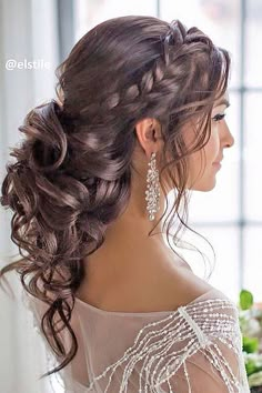 Killer Swept-Back Wedding Hairstyles ❤ See more: http://www.weddingforward.com/swept-back-wedding-hairstyles/ #weddings #hairstyles Sanggul Modern, Bridal Hair Half Up, Wedding Hairstyles Bridesmaid, Quinceanera Hairstyles, Formal Hair, Wedding Hair Ideas