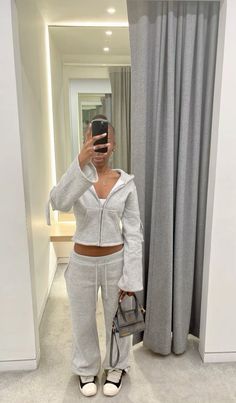 #falloutfitsforwomen #outfits #tracksuit Winter Outfits Tracksuit, Workout Jacket Outfits, Comfy Set Outfit, Juicy Tracksuit Outfit, Outfit Aeroport, Tracksuit Baddie, Women Tracksuit Outfit, Cute Tracksuits, Tracksuit Outfit Women Street Styles