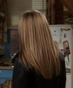 Jeniffer Aniston Hair Color, Rachel Green Highlights, Jenifer Aniston 90s Hair, Rachel Green Hair Color Highlights, Jennifer Aniston Layered Hair 90s, Friends Rachel Hair, Layered Hair Rachel Green, Rachel Green Hair Color, 90s It Girl Hair