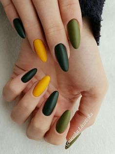 Green Multicolor Nails, Fall Nails Multicolor, Green And Yellow Nails, Multicolored Nails, Unghie Sfumate, Fall Nail Art, Classy Nails, Chic Nails, Fancy Nails