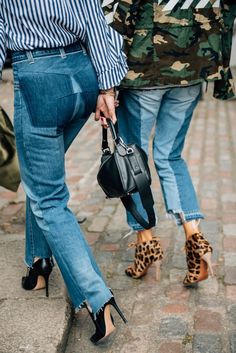 patchwork jeans and heels | Hell yes to the leopard print ankle boots. Camille Styles, Denim Outfits, Things I Learned, Trendy Denim, Women Fashion Edgy, Trendy Swimwear, Denim Details, Look Vintage, Outfits Casual