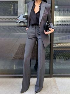 Women Suit Outfits Business Formal, Siren Outfits, Official Wear, Elegante Outfits, Classic Suits, Girly Outfit, Look Formal, Chic Blazer, Stylish Work Attire