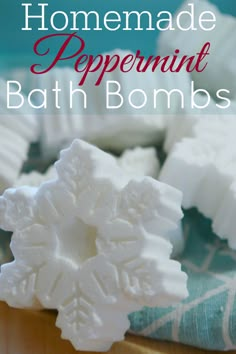 These adorable homemade peppermint bath bombs are really easy to make and use natural ingredients like essential oils. They make a great Christmas gift or a party favor for a Frozen themed party. #ad Homemade Toiletries, Easy Homemade Christmas Gifts, Bath Bomb Recipes, Frozen Theme Party, Holiday Scents, Homemade Bath Products, Christmas Pins, Homemade Christmas Gifts, Back To Nature