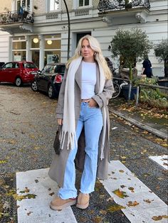 Snowing Winter Outfit, New York City Outfits March, New York Cold Outfits, Winter Outfits Cold New York, Scandy Girl Outfits, City Girl Outfits Winter, Winter Outfit City, Europe Winter Outfits 2024, Europe In Winter Outfits