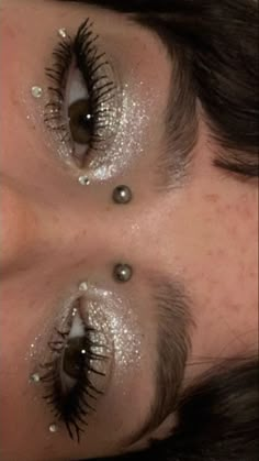 Concert Makeup, Silver Makeup, Glitter Eye Makeup, Swag Makeup, Smink Inspiration, Ethereal Makeup, Makijaż Smokey Eye, Dope Makeup, Glitter Party