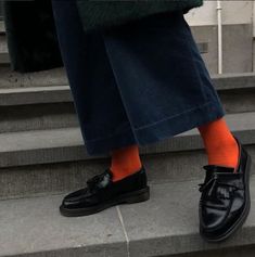 Look Winter, Shoes For Spring, Womens Loafers, Tokyo Street Fashion, Mode Inspo