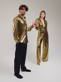 "Our matching Studio 54 party outfit is a special twin set, a piece of design that will make you feel different and special at all parties, festivals, disco-themed entertainments. Gold  wide sleeve, wide leg, deep V jumpsuit and our bright shirt with wide collar for partner is ready to fascinate everyone! The gold jumpsuit with metallic reflections is quite ambitious with a deep V-neckline. It also has a noble appearance. This is exactly a piece of design. A great piece for private parties, cocktails, shows, birthdays and all special nights. You can look at the comments for our matching outfit from the ad for the Wide-Legged Jumpsuit and just buy the jumpsuit. https://www.etsy.com/listing/1375575198/gold-wide-leg-jumpsuit-bright-studio-54?click_key=988c8364f28e597caa1317d5270be5110d8ed398% Gold Shirt For Fall Party, Vintage Fall Party Shirt, Retro Collared Party Tops, Retro Long Sleeve Party Tops, Vintage Collared Top For Parties, Studio 54 Party Outfits, Outfits Disco, Studio 54 Outfits, Outfit For Couples