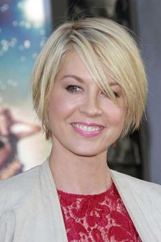 Short Classy Bob for Fine Hair Girls Short Haircuts, Bob Hairstyles For Fine Hair, Girl Haircuts, Long Bob Hairstyles, Haircuts For Fine Hair, Stylish Hair