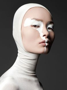 Vogue Fashion Photography, 심플한 그림, Photographie Portrait Inspiration, Vogue China, Color Games, Beauty Shoot, Fantasy Makeup, Editorial Makeup, Creative Portraits