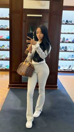 Mirror Selfie Baddie, Flared Legging Outfit, Thick Outfits, Flare Leggings Outfit, Yoga Bottoms, Lounge Outfits, Skai Jackson, Leggings Outfits, Cozy Lounge