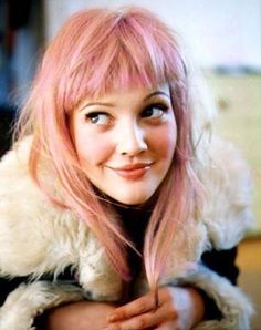 drew barrymore 90s grunge - Google Search Short Bangs, Pastel Hair, Pink Hair, Hair Goals, Hair Trends, Pretty Woman, Hair Inspo